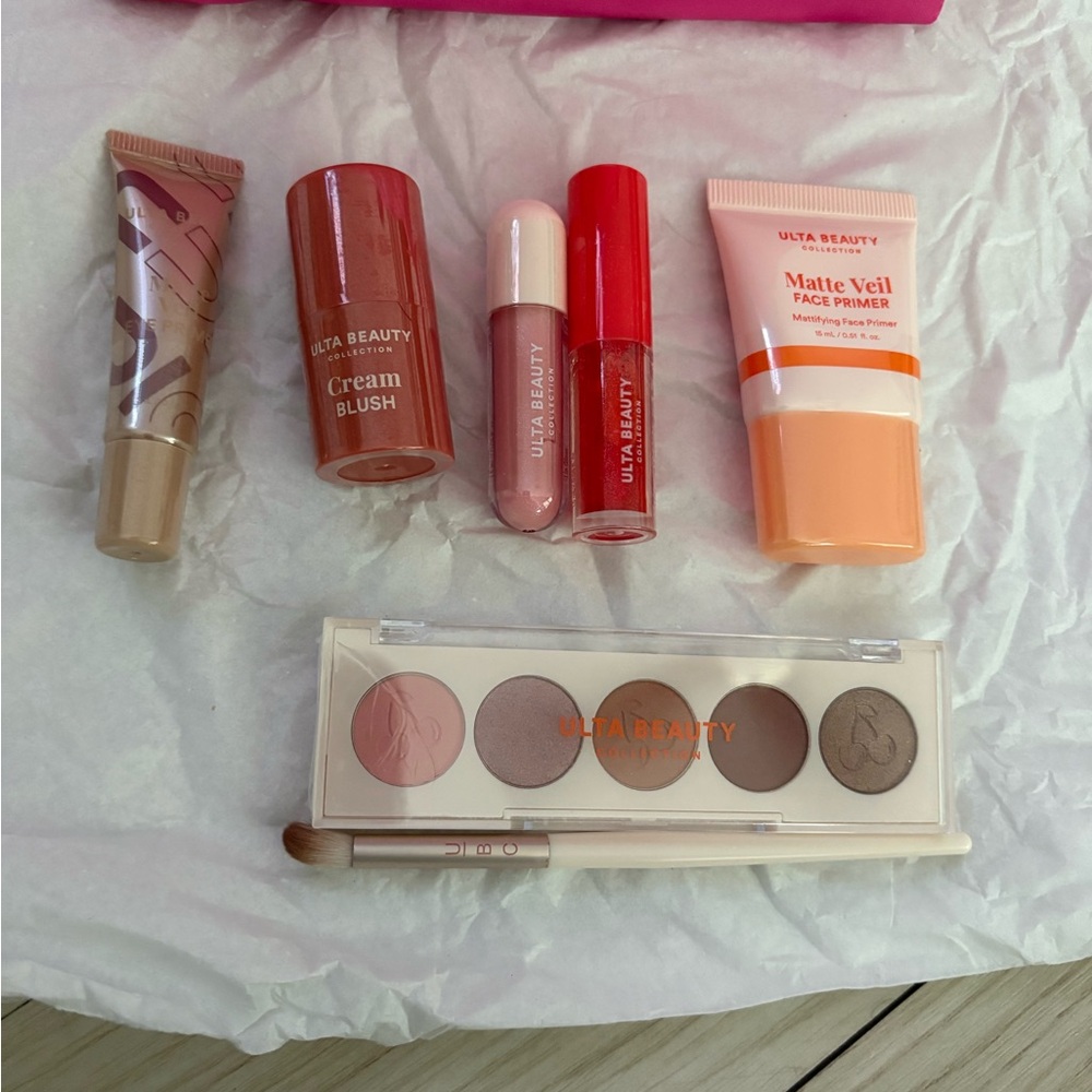 NWT 8 piece Ulta Makeup and Bag - Picture 2 of 3